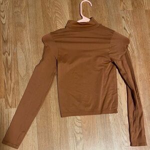Aura Gingerbread Brown Workout Long Sleeve Turtleneck